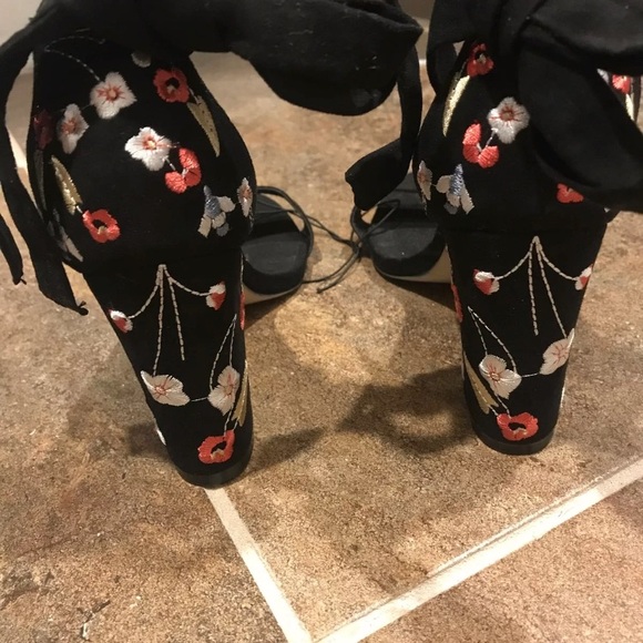 Madden Girl Heels 5.5 - Picture 4 of 5